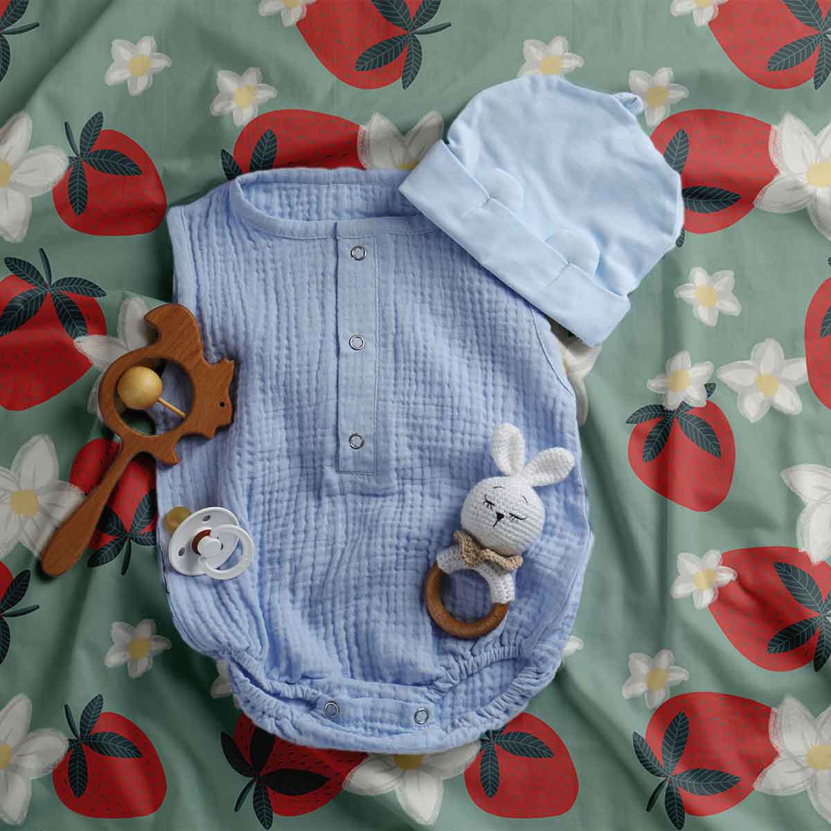 Housse à motifs pour couverture lestée enfant, imprimé Fraises, sur un lit d'enfant