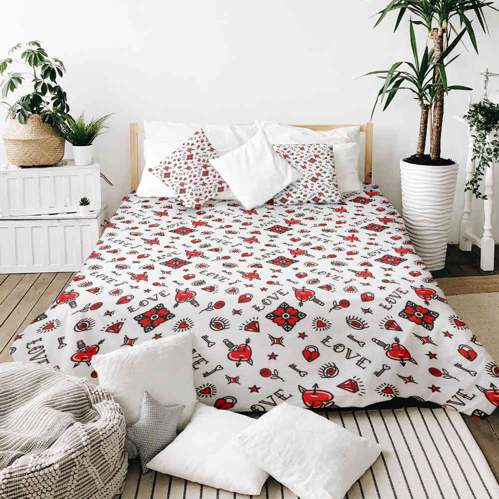 Housse à motifs pour couverture lestée, motif Cadenas d'amour, sur un lit