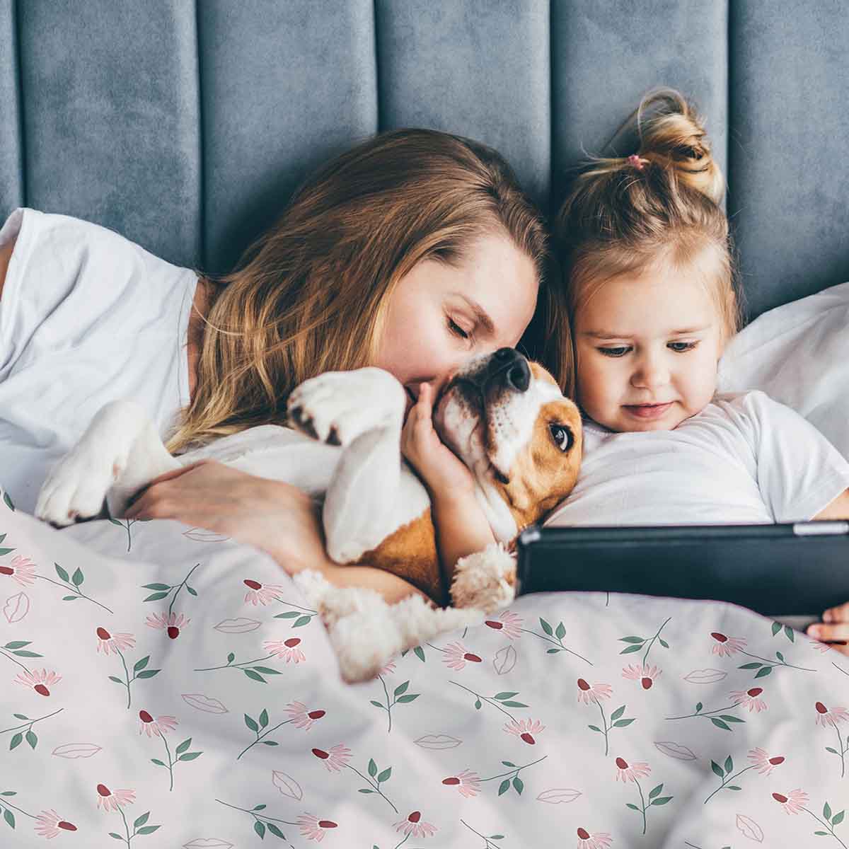 Housse à motifs pour couverture lestée enfant, imprimé Roses, moment de lecture partagé