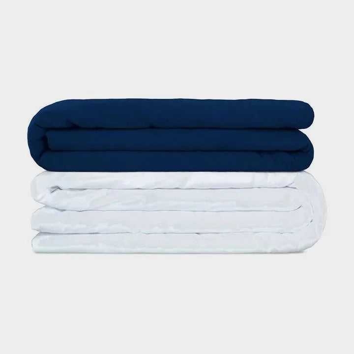 Couverture lestée Balance® Kids, coloris bleu Poséidon, ambiance chambre enfant