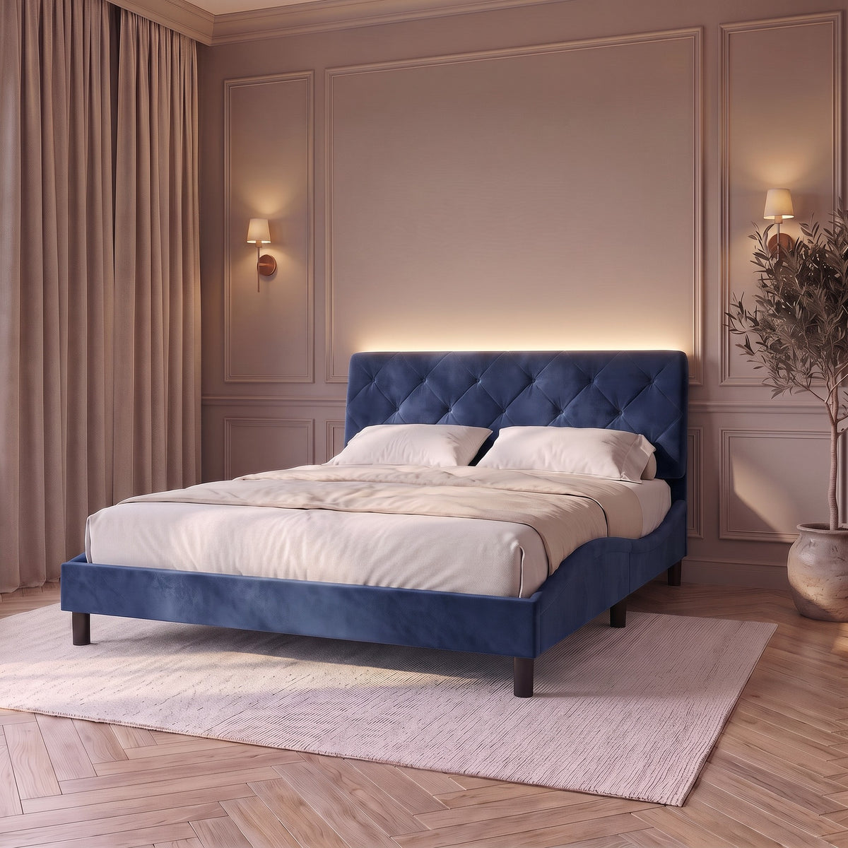 Sommier en velours avec éclairage LED bleu, chambre de nuit avec la LED du haut de la tête de lit allumée