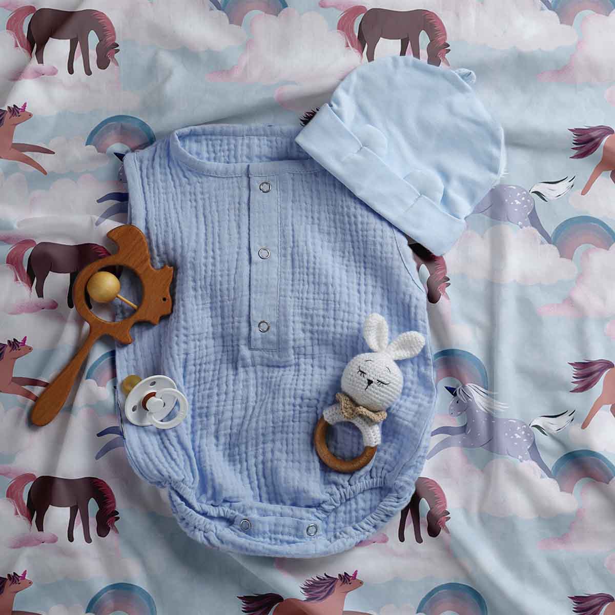 Housse à motifs pour couverture lestée enfant, imprimé Chevaux arc-en-ciel, sur un lit d'enfant