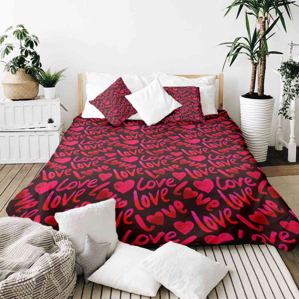Housse à motifs pour couverture lestée, motif J aime le coeur, sur un lit