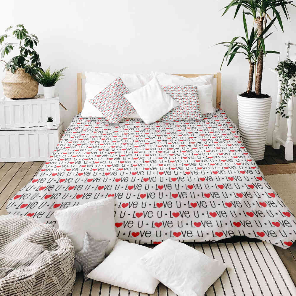 Housse à motifs pour couverture lestée, motif Je t aime 2, sur un lit