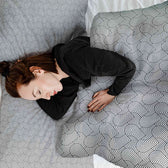 Housse à motifs pour couverture lestée, motif Coeur 2, sur un lit #Motif_Coeur 2