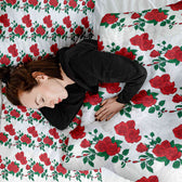 Housse à motifs pour couverture lestée, motif Des Roses, sur un lit #Motif_Des Roses