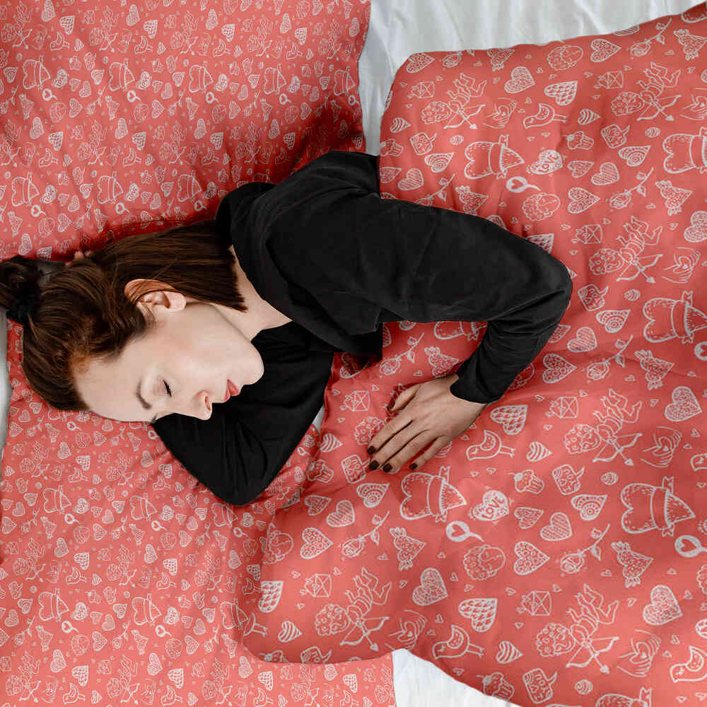 Housse à motifs pour couverture lestée, motif Esquisser, sur un lit