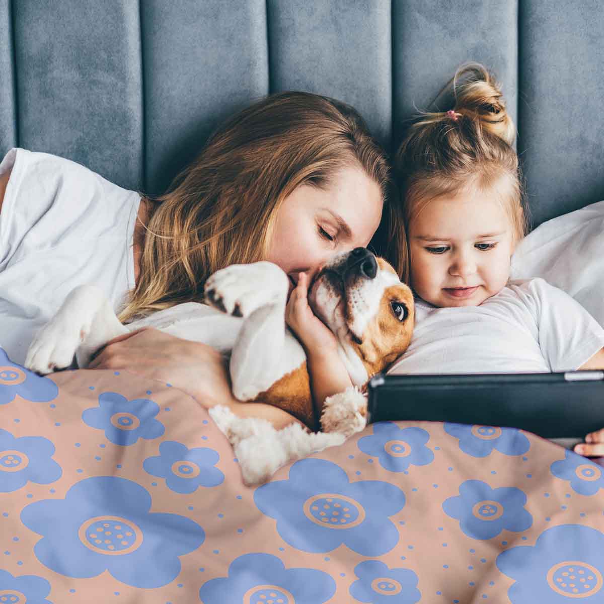 Housse à motifs pour couverture lestée enfant, imprimé Champ mauve, moment de lecture partagé