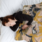 Housse à motifs pour couverture lestée, motif Floral grec, sur un lit #Motif_Floral grec