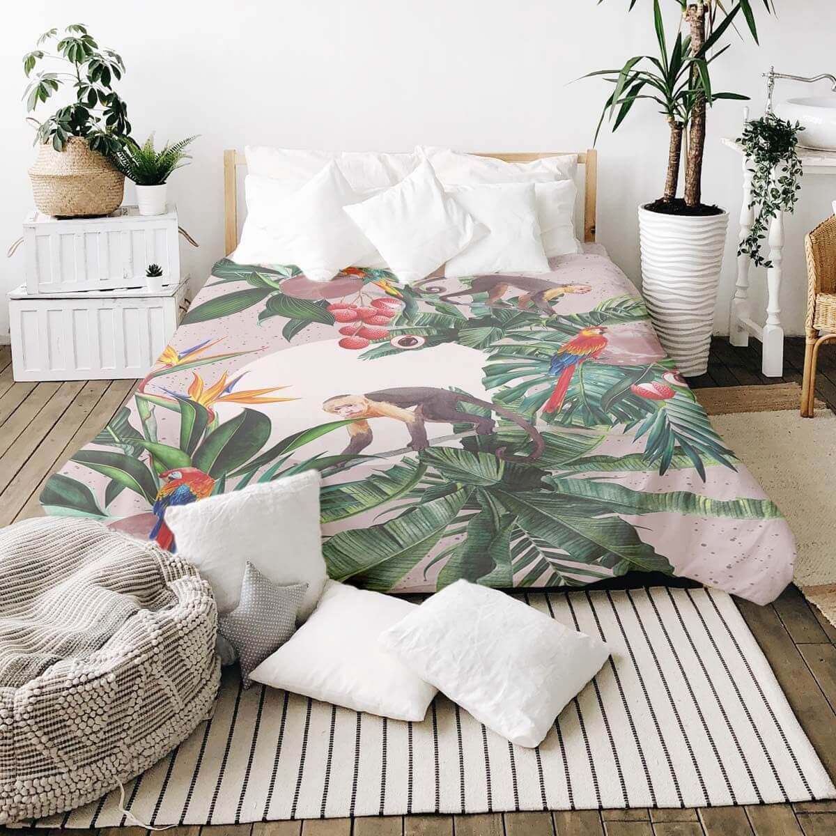 Housse à motifs pour couverture lestée, motif Singes, sur un lit