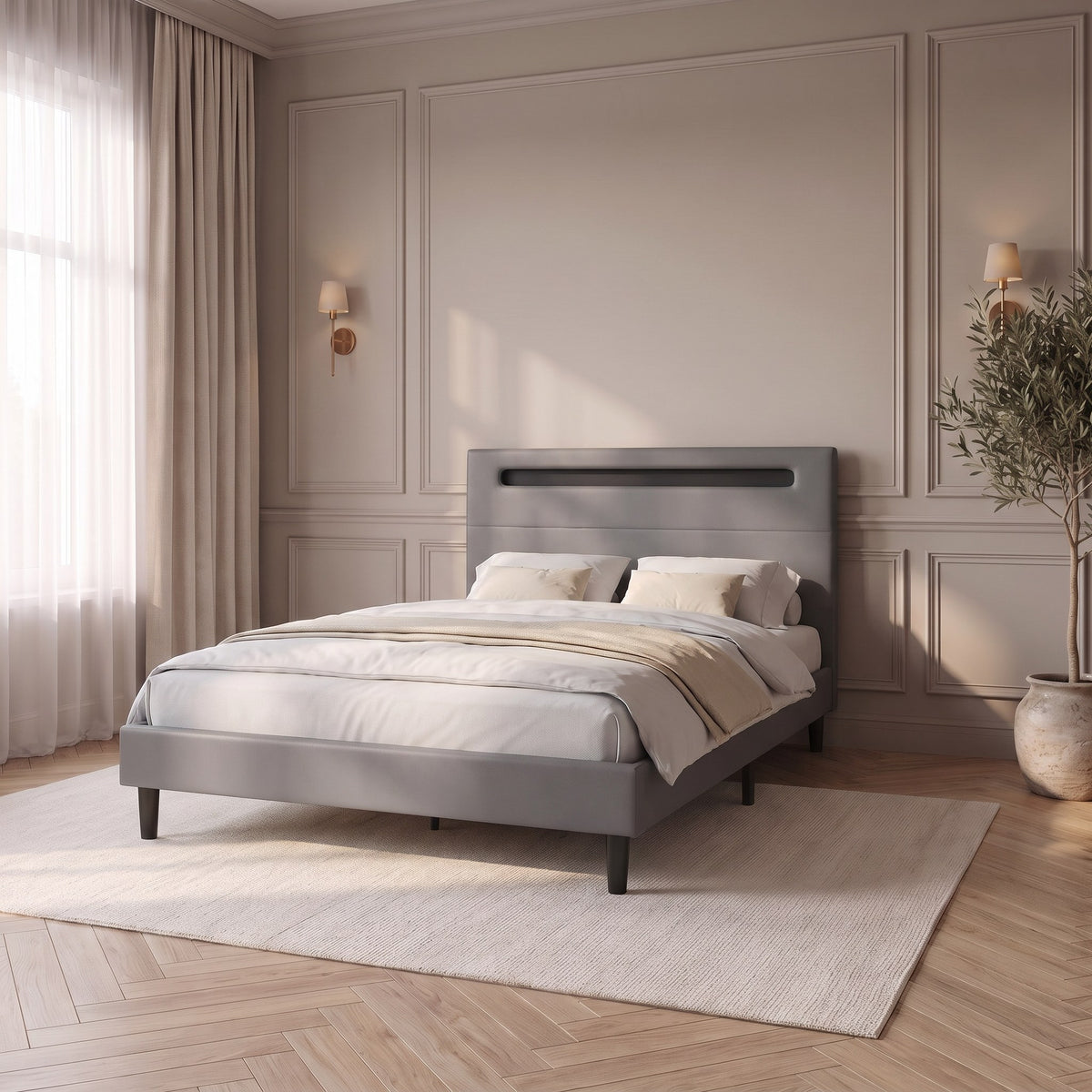 Sommier en similicuir avec bandes LED gris, vue de trois quarts dans une chambre #Couleur_Gris