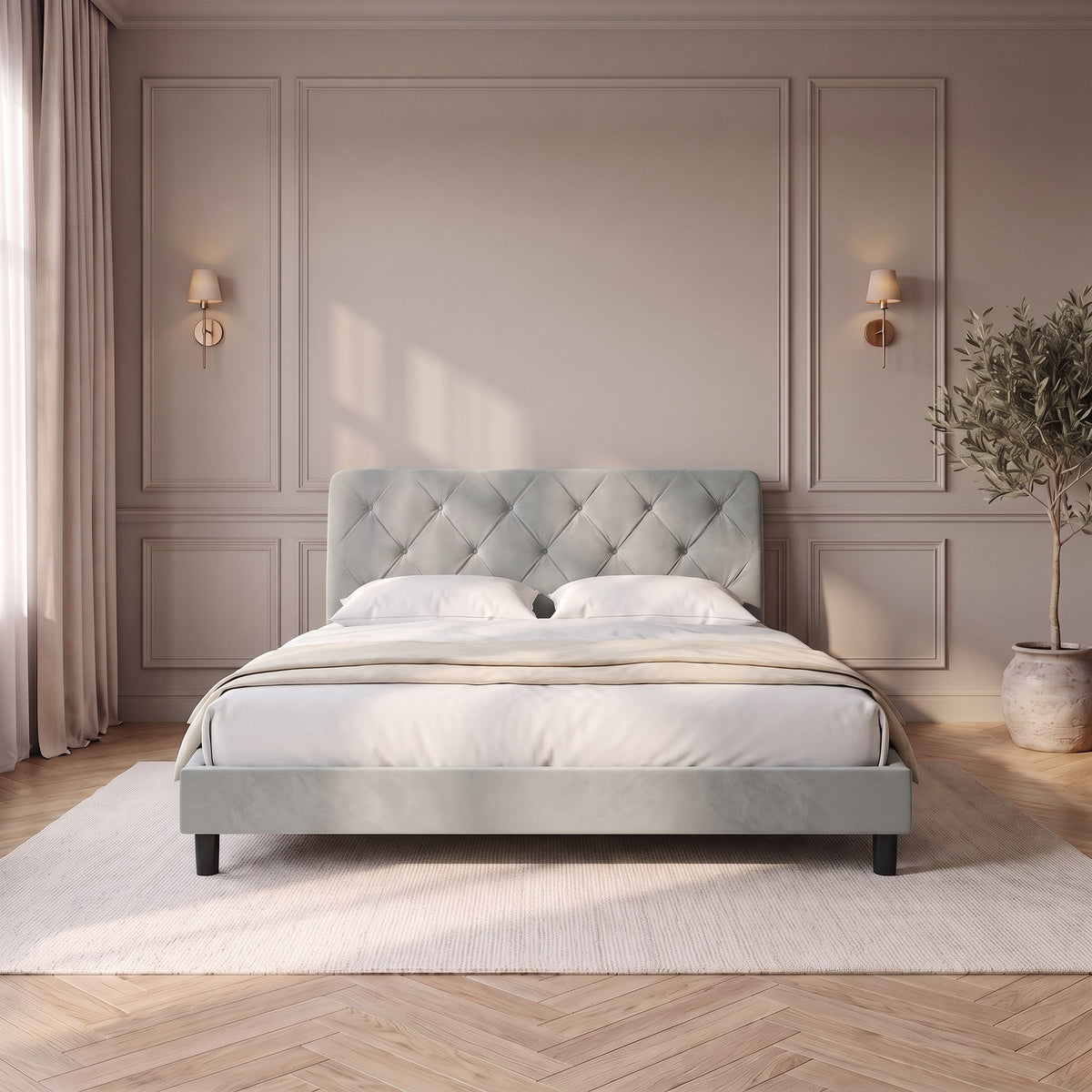 Sommier en velours avec éclairage LED gris clair, vue de face dans une chambre